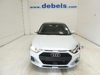 krockskadad bil auto Audi A1 CITYCARVER 2020/9