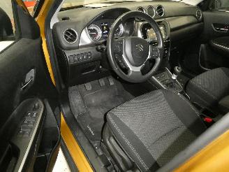 Suzuki Vitara GLX picture 18