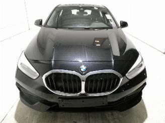 BMW 1-serie 1.5D D picture 2