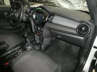 Mini Cooper 1.5 picture 9