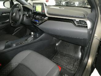 Toyota C-HR  picture 12