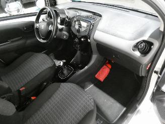 Peugeot 108 STYLE picture 16