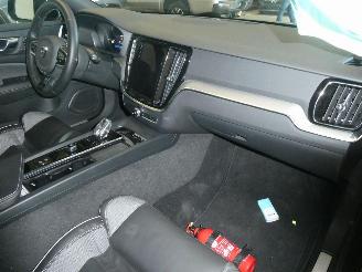Volvo V-60 PLUS DARK picture 14