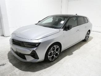 Opel Astra TOURER picture 3