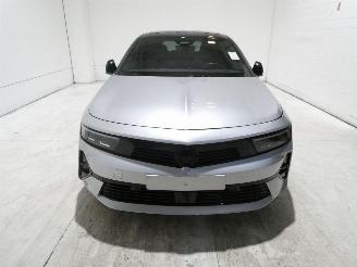 Opel Astra TOURER picture 2