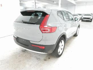 Volvo XC40 MOMENTUM picture 8