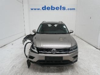 damaged passenger cars Volkswagen Tiguan COMFORTLINE 2017/6