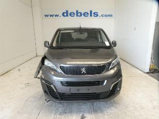 krockskadad bil bedrijf Peugeot Expert 2.0DTRAVELLER ACTIVE 2019/6