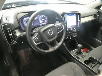 Volvo XC40 MOMENTUM picture 17