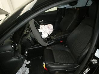 Mercedes A-klasse LIMOUSINE 1.3 A250 picture 21