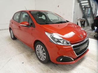 Peugeot 208 SIGNATURE picture 11
