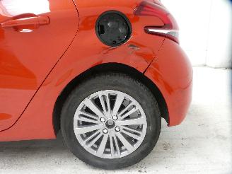 Peugeot 208 SIGNATURE picture 7