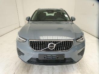 Volvo XC40 MOMENTUM picture 2