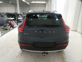 Volvo XC40 MOMENTUM picture 5