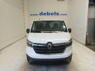 krockskadad bil auto Renault Trafic 2.0D 2025/10