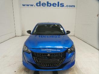Damaged car Peugeot 208  2023/8