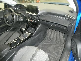 Peugeot 208  picture 13