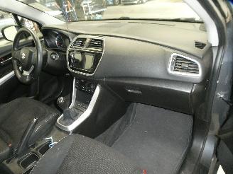 Suzuki SX4 S-CROSS picture 12