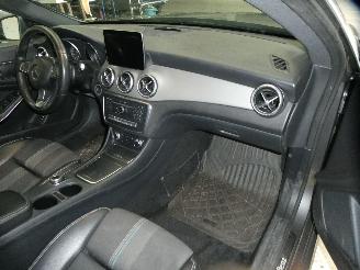 Mercedes 200-serie 200 D picture 17