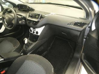 Peugeot 208 LIKE picture 13