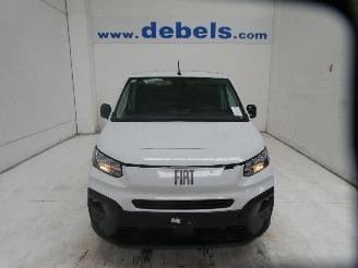 krockskadad bil bedrijf Fiat Doblo 1.5D DOBLÃ’ 2025/2