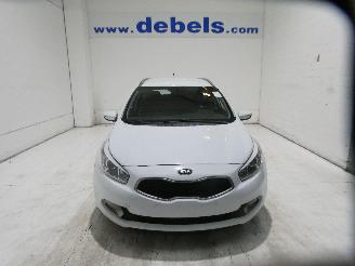 krockskadad bil auto Kia Cee d 1.4CRDI 2014/8