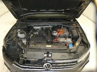 Volkswagen Passat GTE picture 29