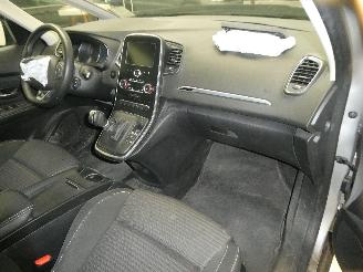 Renault Scenic TCE 140 EDC CORP picture 16