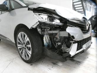 Renault Scenic TCE 140 EDC CORP picture 13
