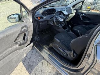 Peugeot 208  picture 14
