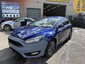 Schadeauto Ford Focus ST-LINE 2018/1