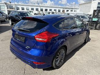 krockskadad bil auto Ford Focus ST-LINE 2018/1