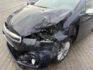 Peugeot 208 1.2I picture 7