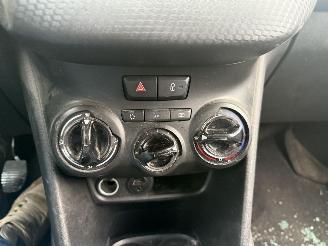Peugeot 208 1.2I picture 9