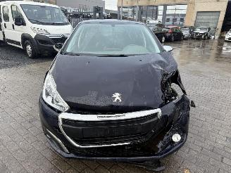 Peugeot 208 1.2I picture 5