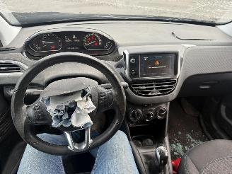 Peugeot 208 1.2I picture 8