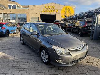 uszkodzony samochody osobowe Hyundai I-30 1.4I COMFORT 2010/8