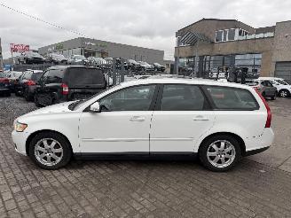 Vaurioauto  passenger cars Volvo V-50 1.6D 2010/5