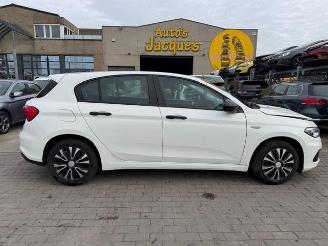 skadebil auto Fiat Tipo 1.4I 2017/5
