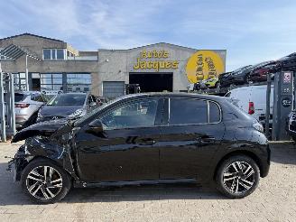 Schadeauto Peugeot 208 1.2I 2022/12