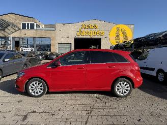 krockskadad bil auto Mercedes B-klasse CDI 2014/4