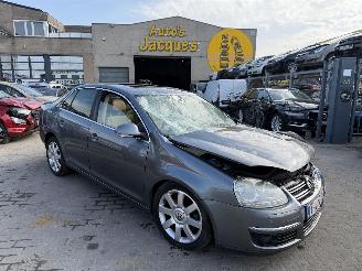 krockskadad bil auto Volkswagen Jetta 1.9 TDI 2008/4