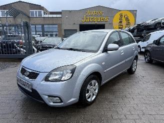 Vaurioauto  passenger cars Kia Rio 1.4I EASY 2011/1