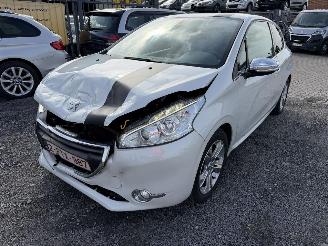 Peugeot 208 ALLURE picture 2