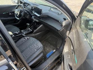 Peugeot 208 1.2I picture 19