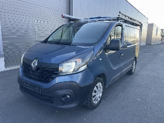 damaged passenger cars Renault Trafic  2018/12