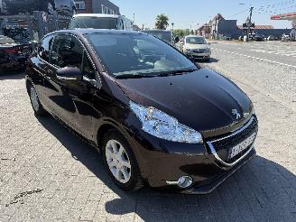 Coche accidentado Peugeot 208 1.2I 3P 2013/8