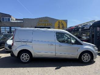 krockskadad bil auto Ford Transit Connect GEARBOX GETRIEBE OUT 2023/7