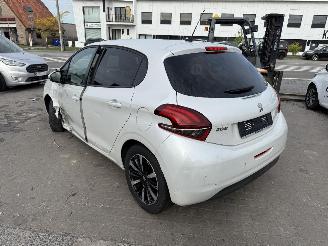 Peugeot 208 1.2 ALLURE picture 8