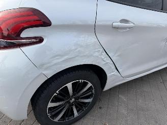 Peugeot 208 1.2 ALLURE picture 12